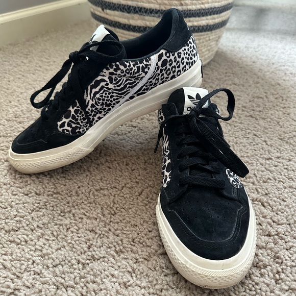 Rare- Adidas women’s Originals Continental Vulcanized Leopard Black size 8 - Picture 1 of 7
